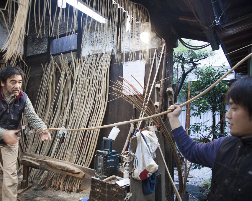 The Master is the last Yumi maker who still produces the bows just using traditional methods. Within his lineage he is the 21st generation master bow-maker of Japan´s Emperor. Kyoto. Japan.